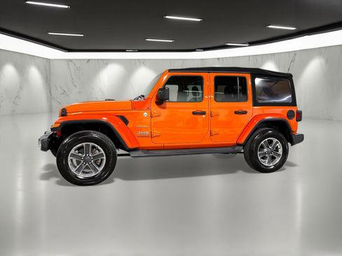 Used 2018 Jeep Wrangler Unlimited Sahara image 2