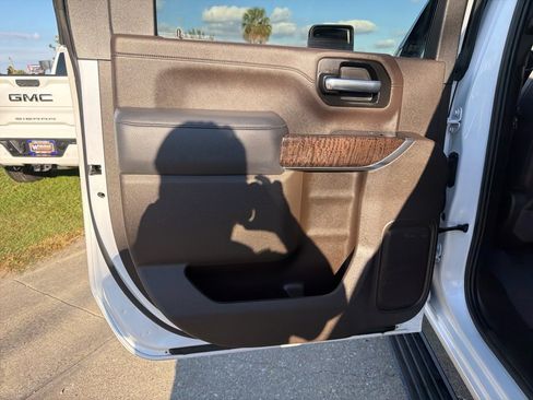 Used 2023 GMC Sierra 2500 Denali w/ Denali Ultimate Package image 17