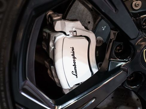 Used 2019 Lamborghini Urus AWD/4WD image 27
