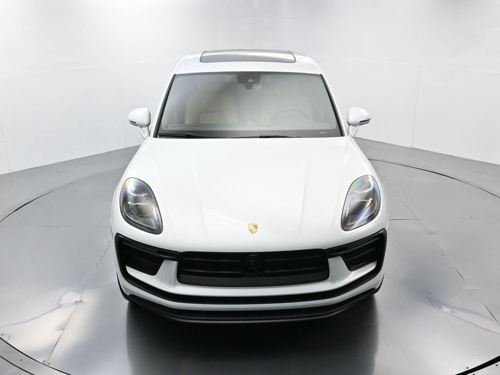 Certified 2025 Porsche Macan AWD/4WD image 39