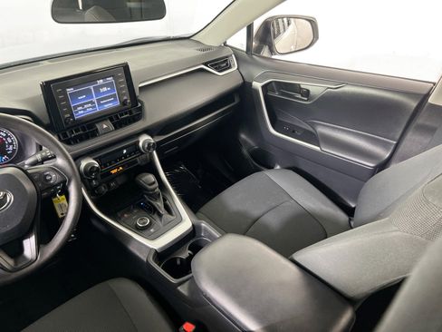 Used 2019 Toyota RAV4 LE image 21