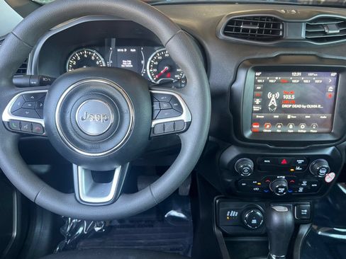 Used 2023 Jeep Renegade Latitude AWD/4WD image 14