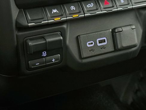 Used 2023 GMC Sierra 1500 Pro w/ Pro Value Package AWD/4WD image 19