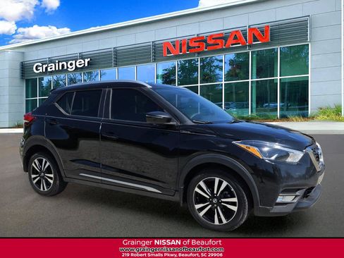 Used 2019 Nissan Kicks SR w/ Exterior Electronics Package FWD image 1