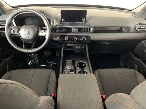 Used 2025 Honda Pilot Sport image 2