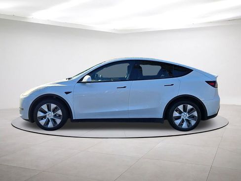 Used 2023 Tesla Model Y Long Range image 4