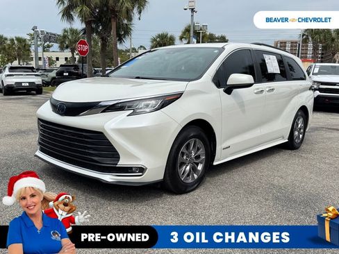 Used 2021 Toyota Sienna XLE image 4