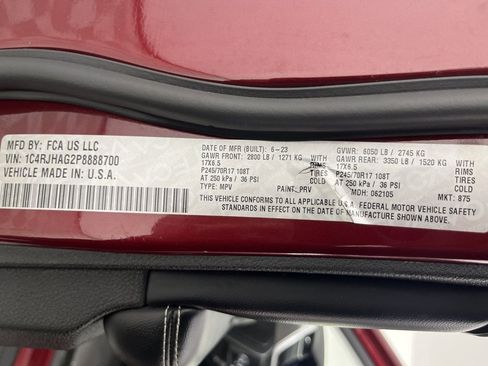 Used 2023 Jeep Grand Cherokee Laredo image 9