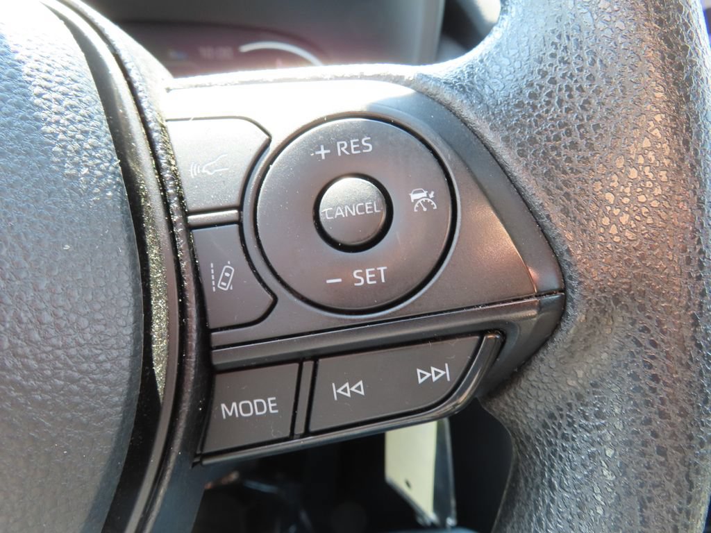Used 2024 Toyota RAV4 LE AWD/4WD image 16