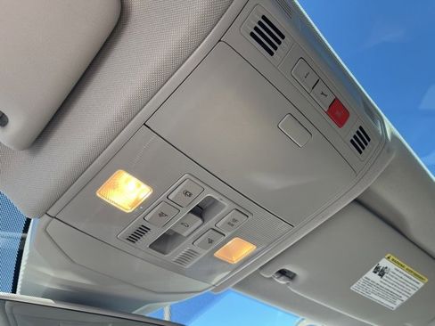 Used 2019 Volkswagen Jetta SEL Premium image 17