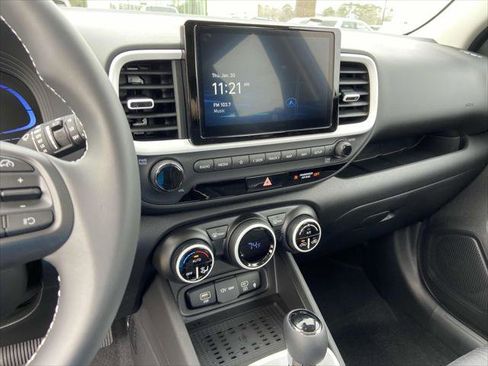 New 2025 Hyundai Venue Limited image 14