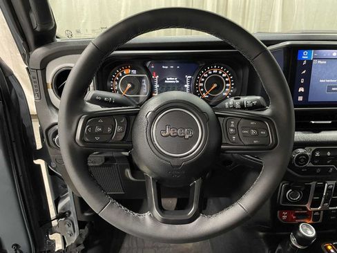 Used 2025 Jeep Wrangler Unlimited Sport AWD/4WD image 11