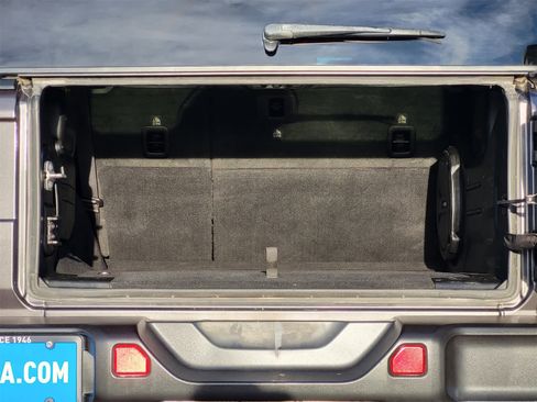 Used 2022 Jeep Wrangler Unlimited Rubicon w/ Xtreme Recon 35" Tire Package image 30