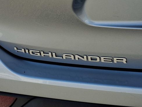 Used 2022 Toyota Highlander XLE image 36