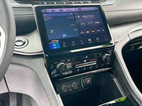 Certified 2025 Jeep Grand Cherokee L Limited w/ Black Appearance Package image 15