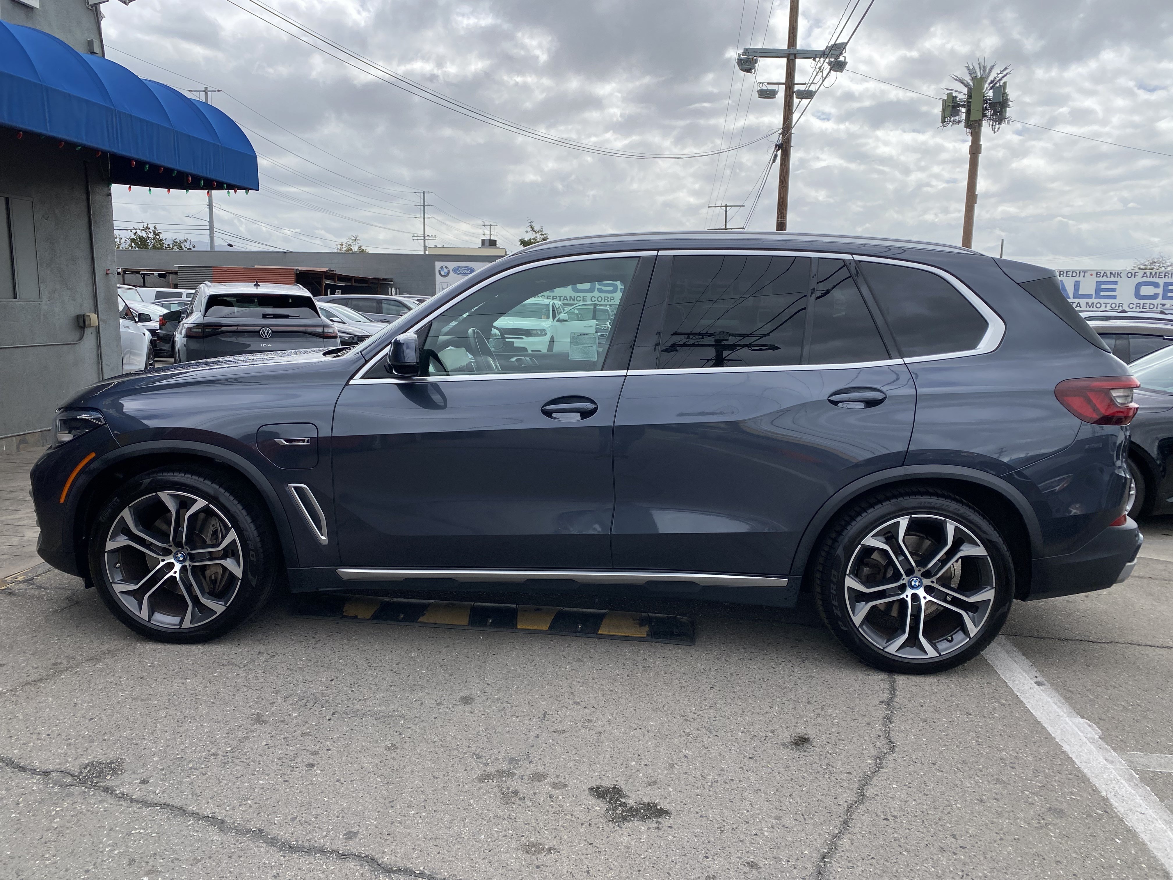 Used 2022 BMW X5 xDrive45e w/ Premium Package AWD/4WD image 9
