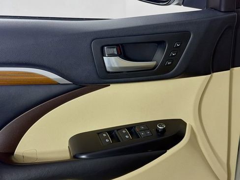 Used 2019 Toyota Highlander Limited Platinum image 21