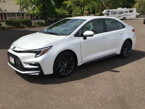 Used 2025 Toyota Corolla SE FWD image 11