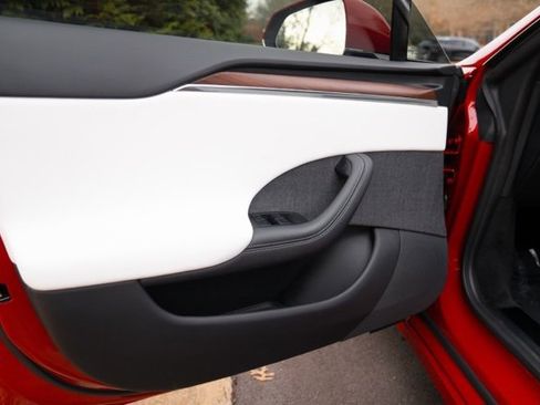 Used 2021 Tesla Model S Plaid image 40