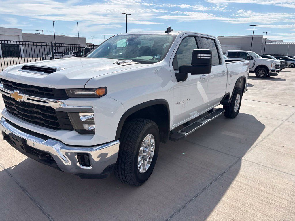 Used 2025 Chevrolet Silverado 3500 LT w/ Safety Package AWD/4WD image 1