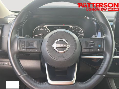 Used 2024 Nissan Pathfinder SV FWD image 14