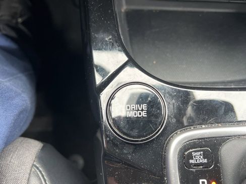 Used 2025 Kia Seltos S FWD image 25