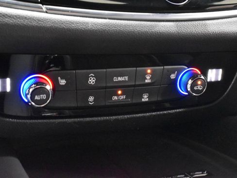 Used 2023 Buick Enclave Essence image 33