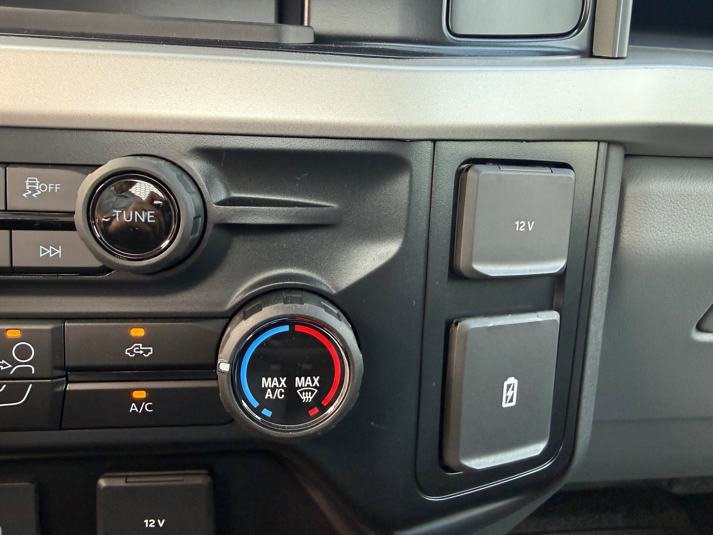 New 2025 Ford F350 4x4 Regular Cab DRW Super Duty image 23