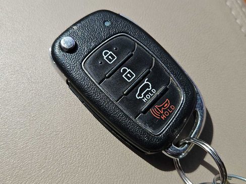 Used 2019 Hyundai Tucson SE image 34