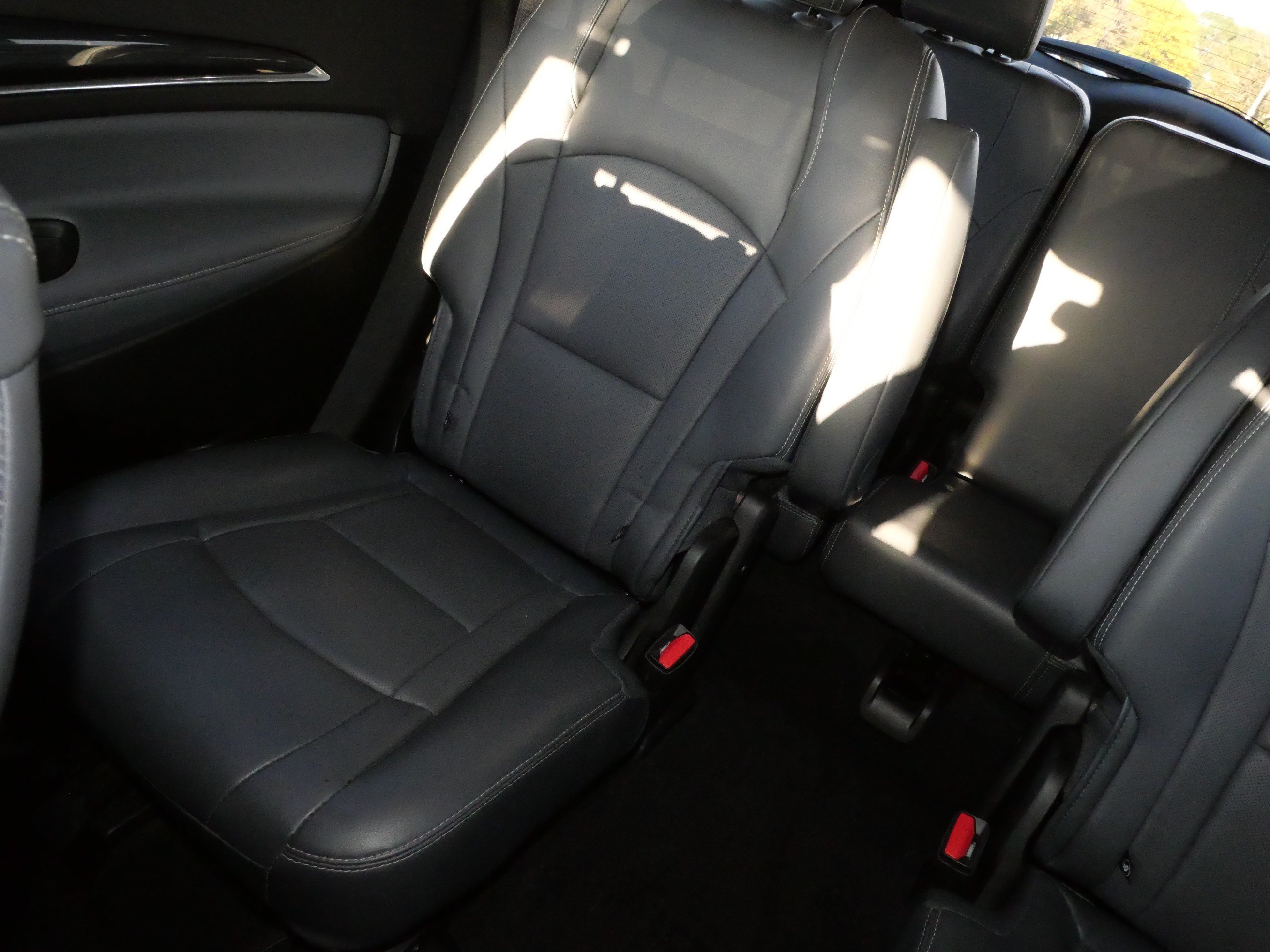 Used 2018 Buick Enclave Essence AWD/4WD image 12