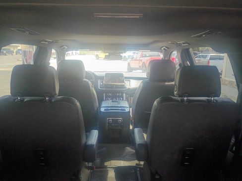 Used 2023 GMC Yukon XL SLT AWD/4WD image 15