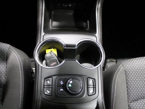 Used 2024 GMC Terrain SLE w/ Driver Convenience Package image 11