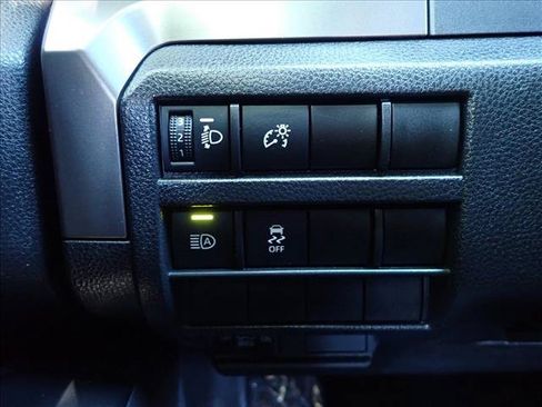 Certified 2025 Toyota Tacoma SR5 AWD/4WD image 21