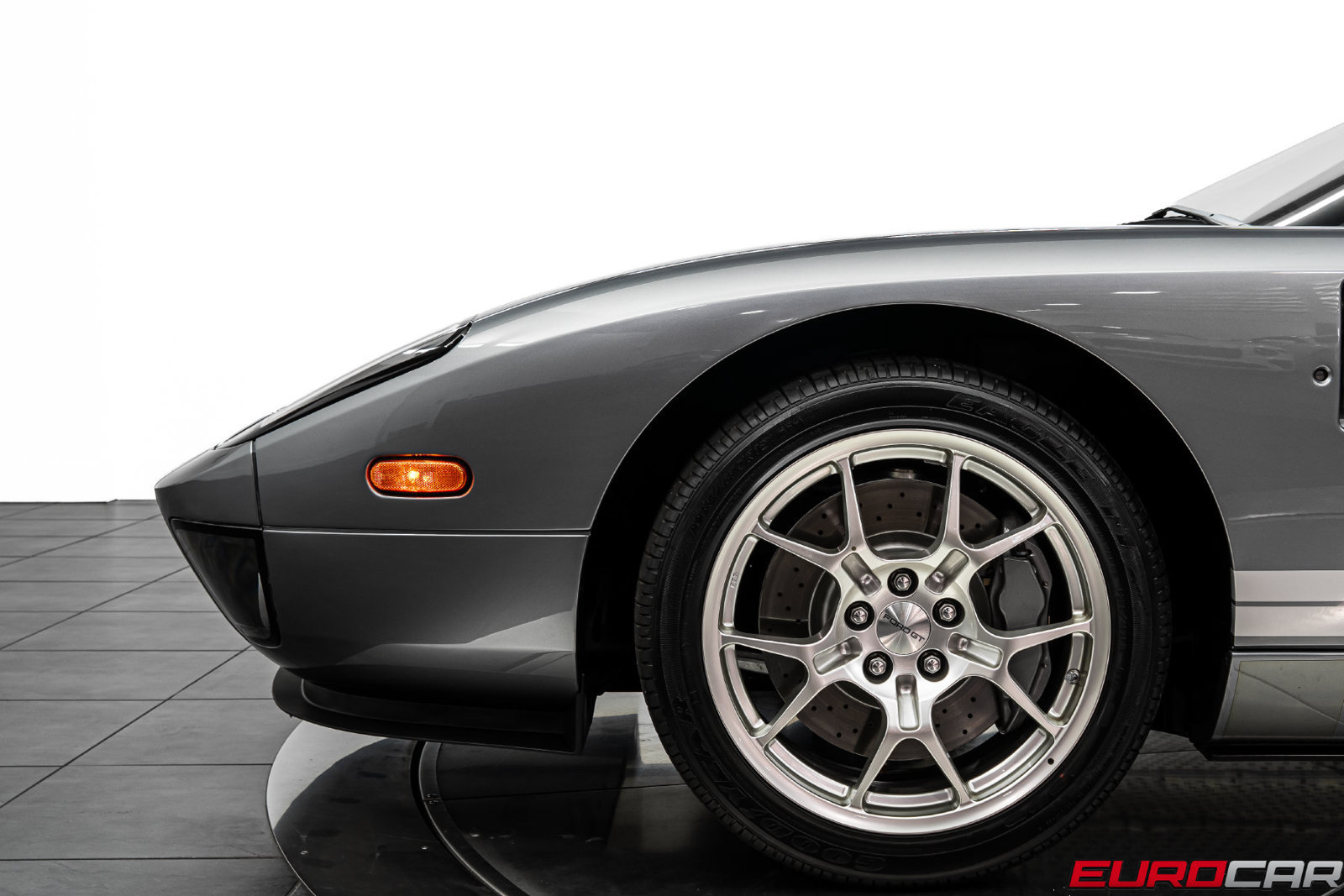 Used 2006 Ford GT RWD image 15