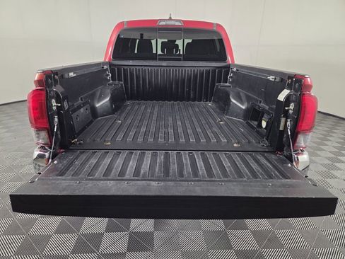 Used 2018 Toyota Tacoma TRD Off-Road AWD/4WD image 26