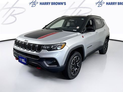 Used 2025 Jeep Compass Trailhawk AWD/4WD image 1
