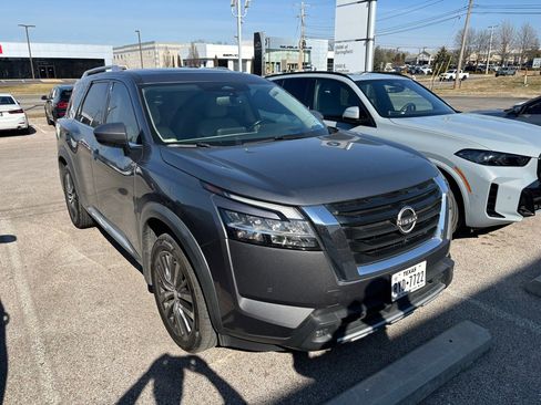 Used 2022 Nissan Pathfinder Platinum w/ Cargo Package image 1