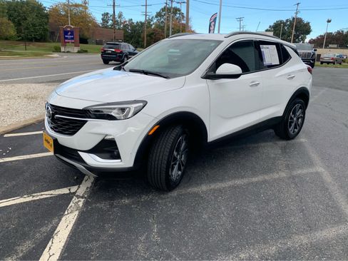 Used 2022 Buick Encore GX Essence image 3
