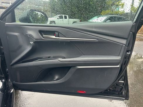 Used 2025 Toyota Camry SE image 25