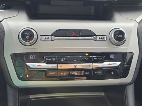 Used 2020 Ford Explorer XLT w/ Equipment Group 202A image 19