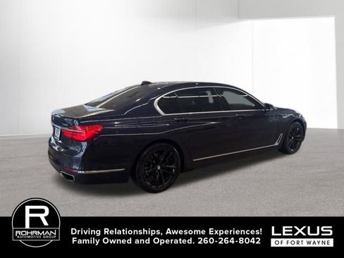 Used 2017 BMW 750i xDrive image 7