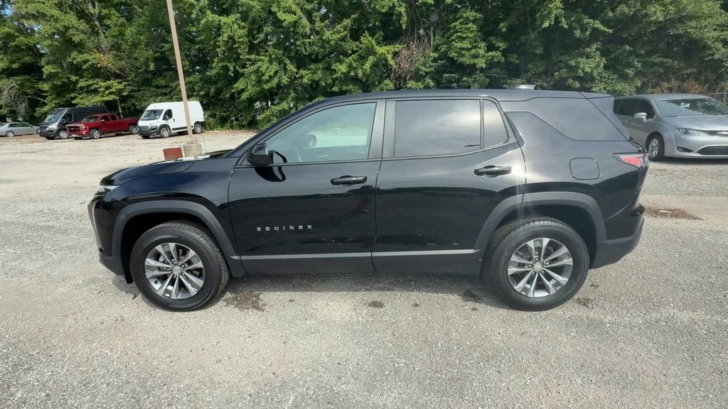 Used 2026 Chevrolet Equinox LT FWD image 5