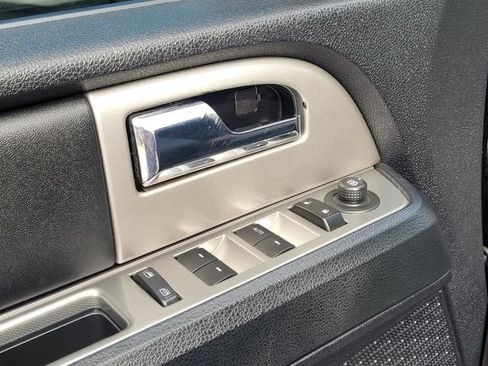 Used 2017 Ford Expedition XLT w/ Equipment Group 202A RWD image 17
