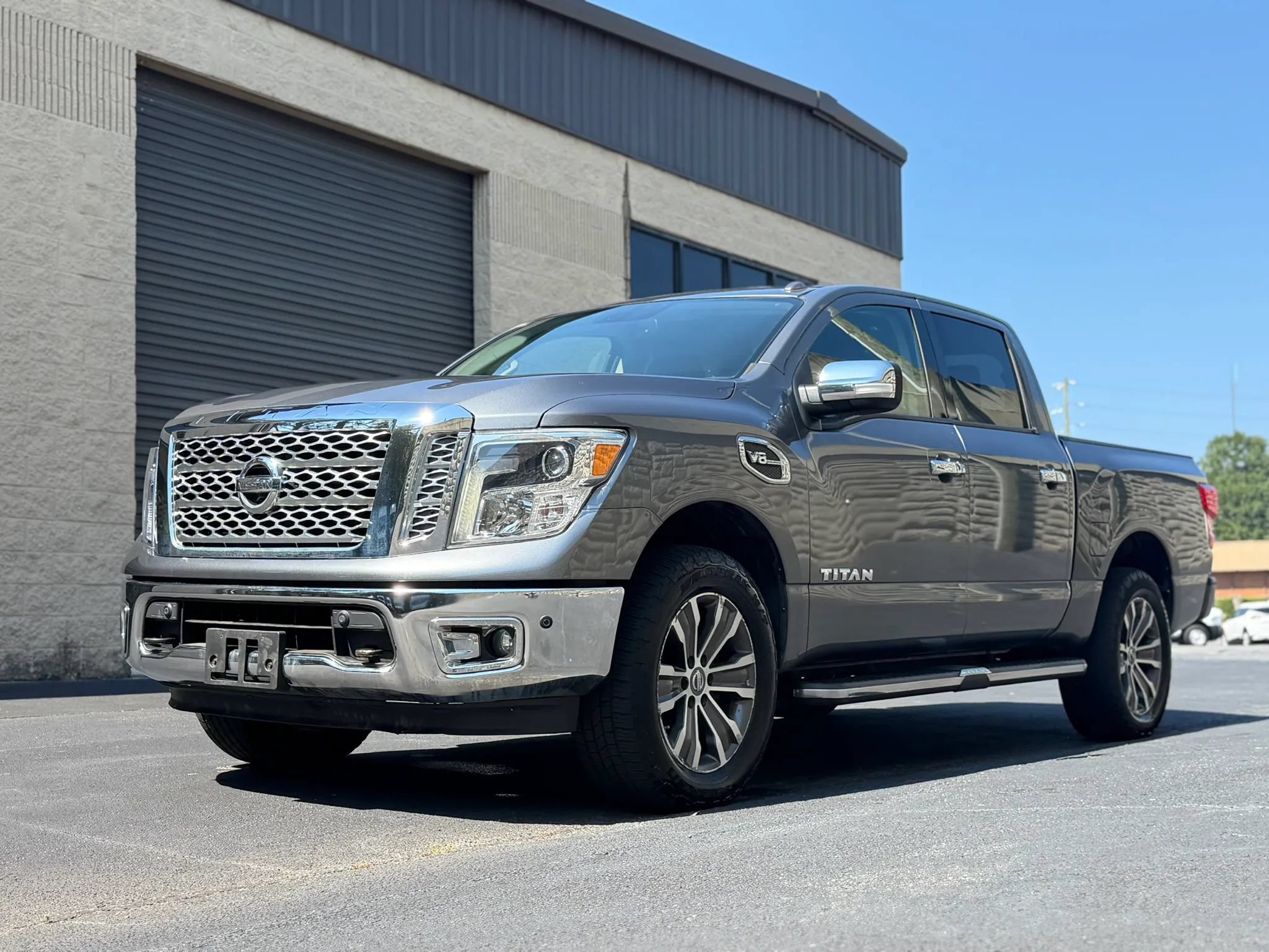 Used 2017 Nissan Titan SL AWD/4WD image 42