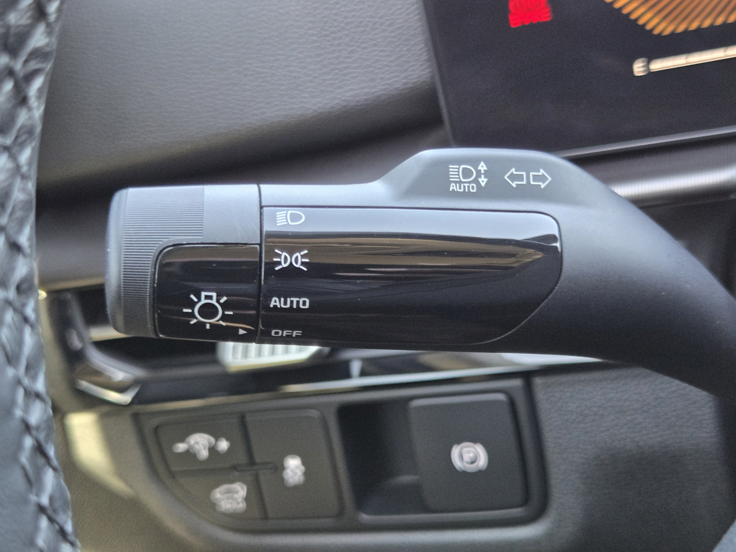 Used 2026 Kia Sportage EX w/ EX Panorama Roof Package FWD image 19