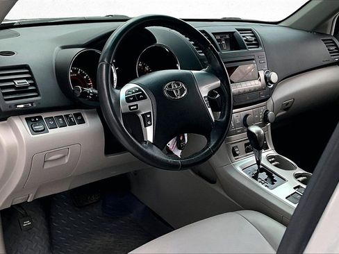 Used 2012 Toyota Highlander SE image 17