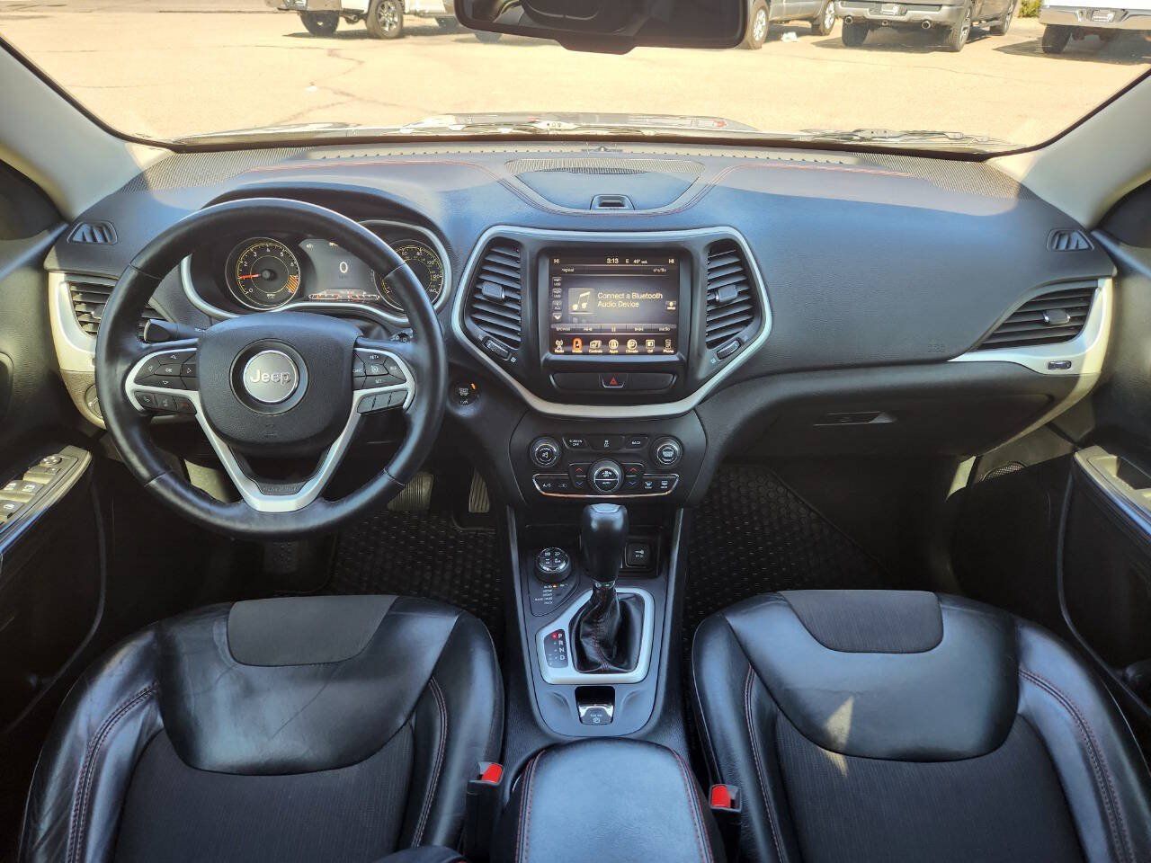 Used 2017 Jeep Cherokee Trailhawk w/ Comfort & Convenience Group AWD/4WD image 3