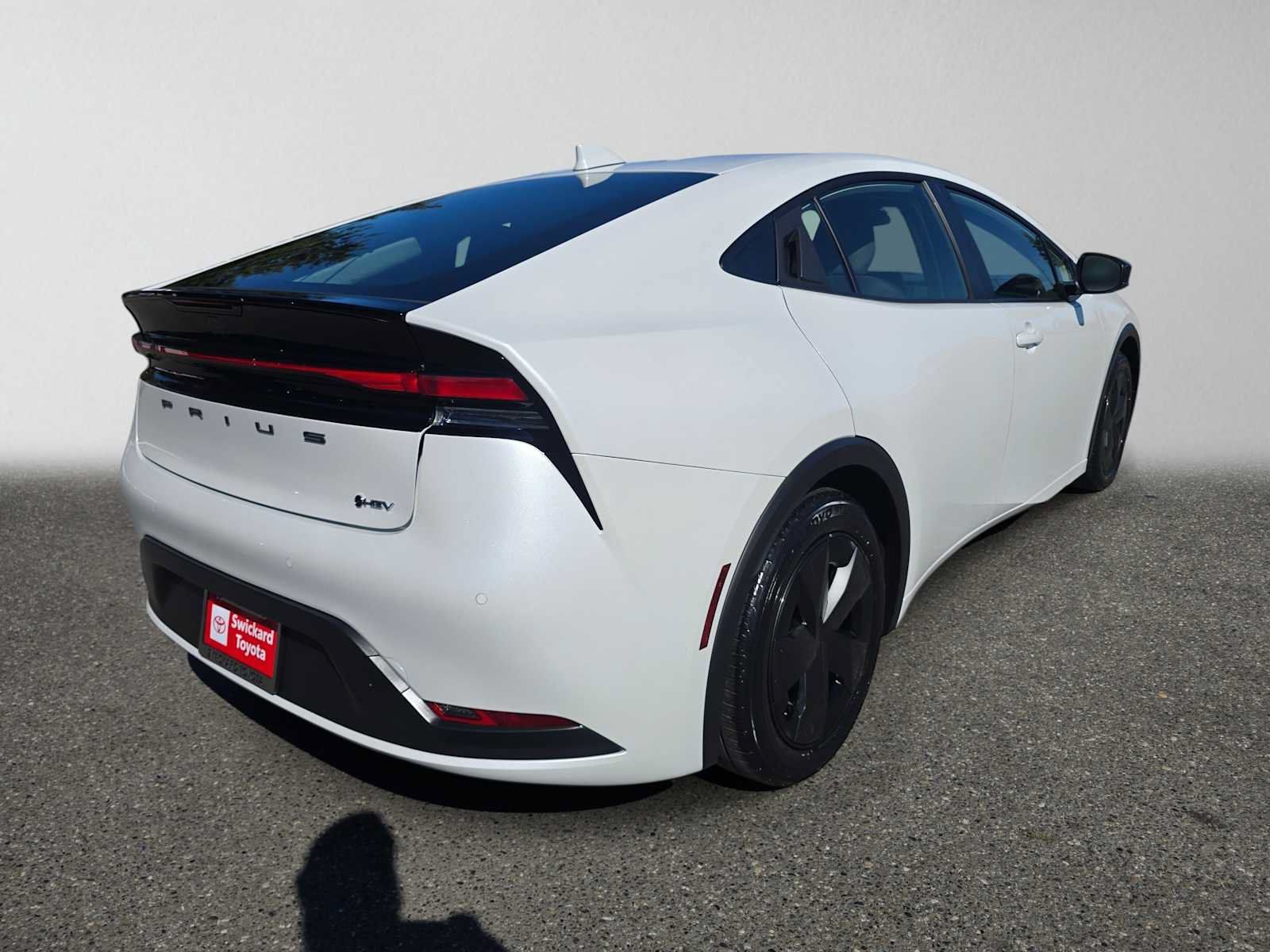 Certified 2025 Toyota Prius LE FWD image 3