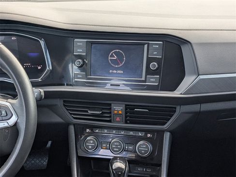 Used 2024 Volkswagen Jetta SE image 17