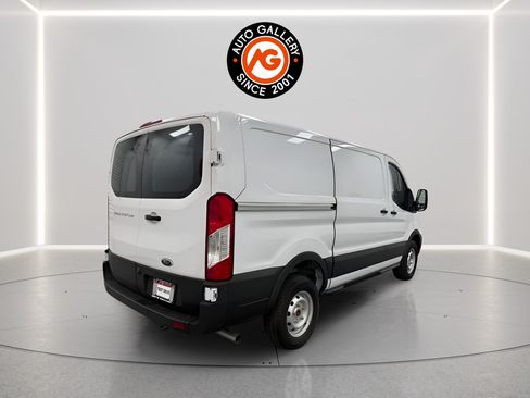 Used 2024 Ford Transit 250 Low Roof RWD image 3